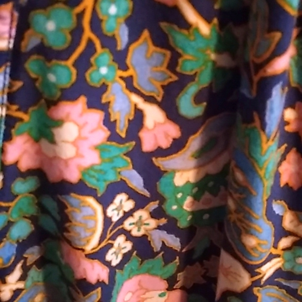 Beautiful Blouse - Picture 3 of 3